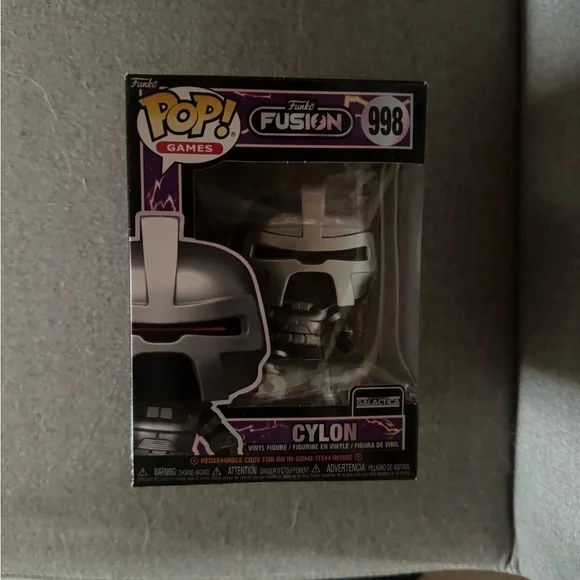 Funko Fusion Cylon Vinyl Figure - Silver and Black - Picture 1 of 1